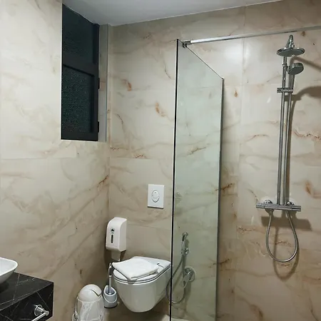 Herberg Clinton Tirana