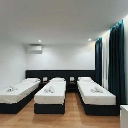 Clinton Locanda Tirana