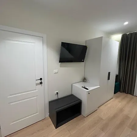 Clinton Penzion Tirana