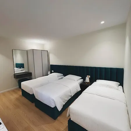 Clinton ティラナ