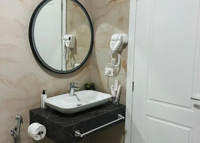 Clinton ティラナ