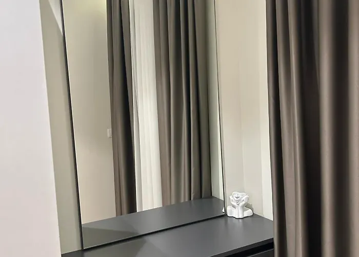 Clinton * ティラナ