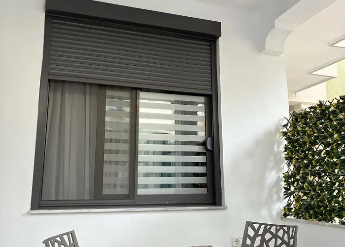 Clinton * ティラナ